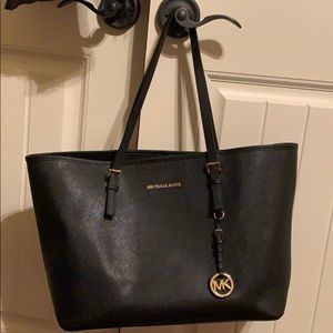 Michael Kors Carryall Tote